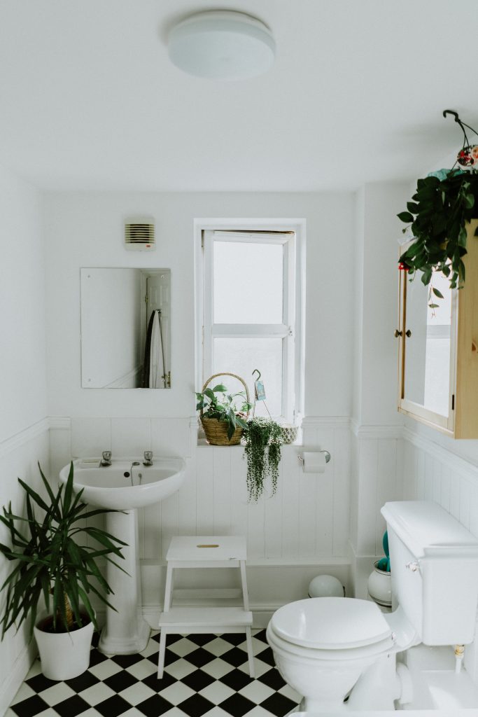 4 Tips For Designing A Small Bathroom